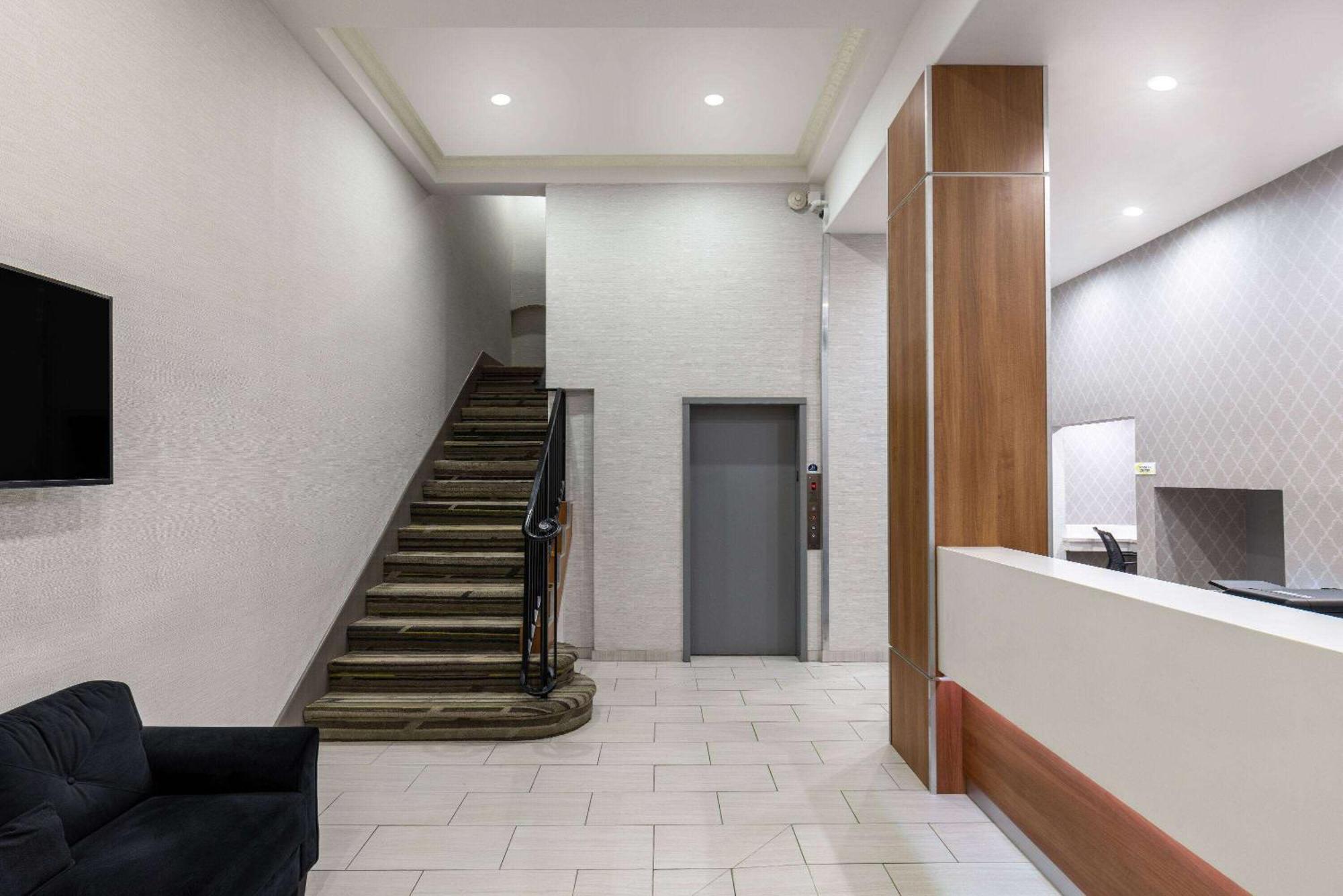 Super 8 By Wyndham San Francisco/Union Square Area Hotel Exterior photo
